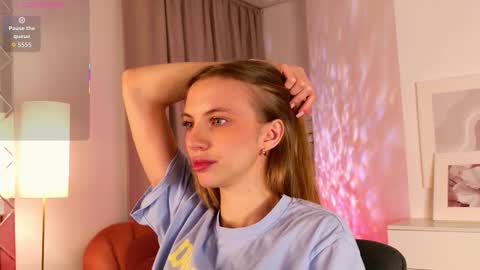 Mia online show from February 2, 8:30 pm