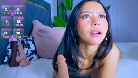 Mia online show from February 7, 1:04 pm