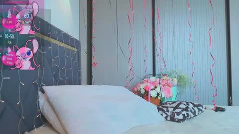 Snapshot of mia_sirenia chatting on January 17, 8:34 am Mia online show from January 17, 8:34 am