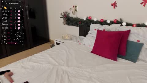 Mia online show from December 21, 8:29 am