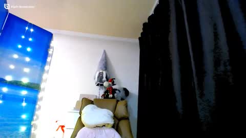 Mia. online show from December 7, 9:44 pm