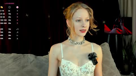 Mia online show from January 15, 7:01 pm