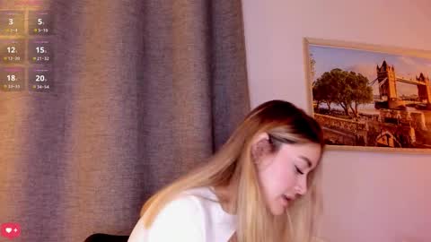 Mia White  online show from October 20, 1:03 pm
