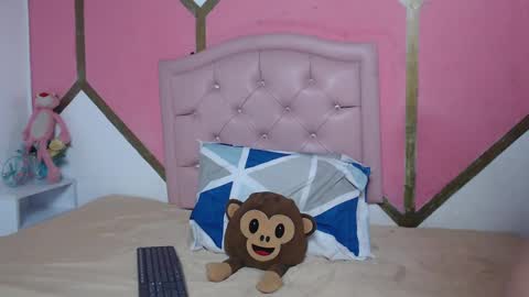 Mia online show from November 5, 11:26 am