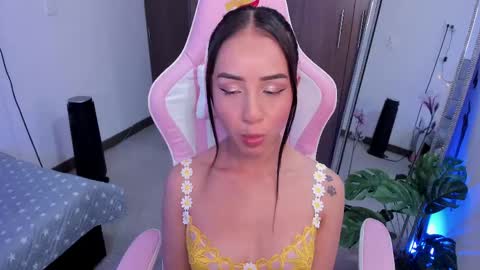 mia  nicolle online show from March 5, 4:35 am