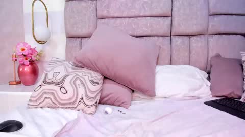 Snapshot of miaa_duvall chatting on September 26, 11:52 am MIa online show from September 26, 11:52 am