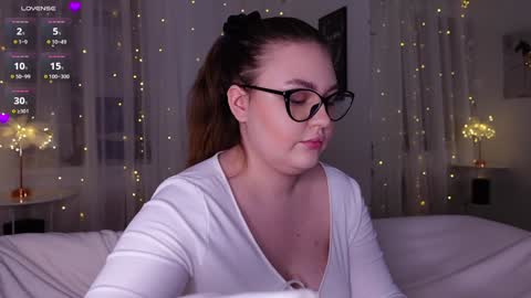 Miaa Peach online show from January 10, 2:45 pm