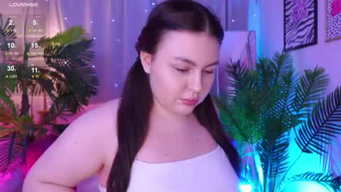 Miaa Peach online show from March 6, 9:09 pm