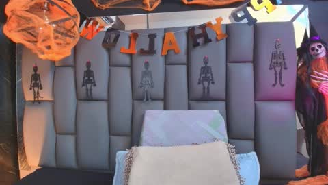 Snapshot of miaabrown__ chatting on October 20, 12:08 pm Mia online show from October 20, 12:08 pm