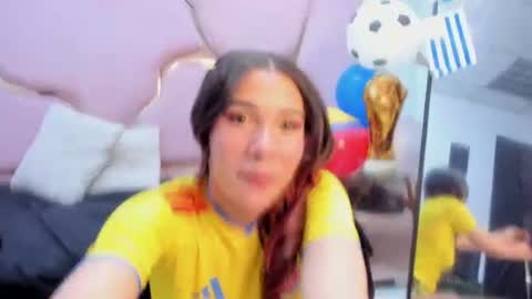 miaacarterss online show from June 18, 9:14 am