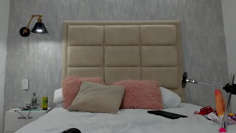 Snapshot of miaacollins__ chatting on September 13, 11:13 pm Mia online show from September 13, 11:13 pm
