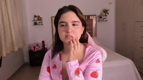 Mia  online show from April 16, 9:36 pm