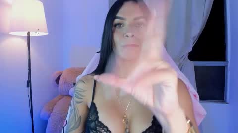 Mia online show from December 5, 4:12 am