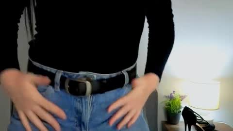 Mia online show from March 20, 4:45 pm