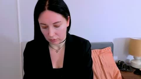 Mia online show from March 3, 4:57 pm