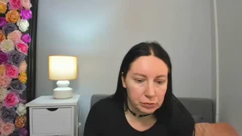 Mia online show from February 20, 1:34 pm