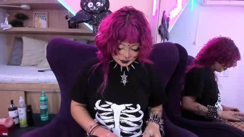 Mia online show from February 28, 1:03 pm