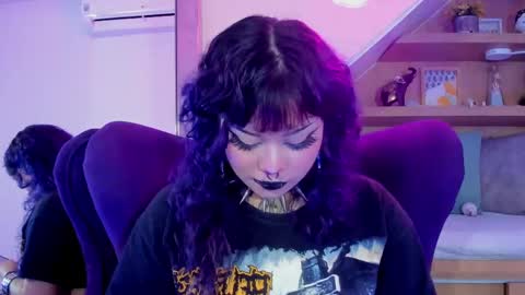 Mia online show from October 4, 4:40 am