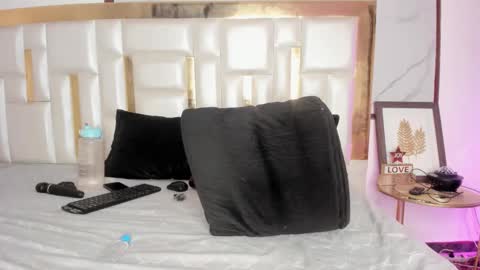 Mia  online show from October 3, 3:11 am