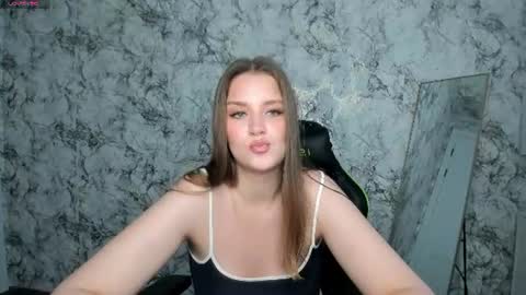 Mia online show from June 17, 11:00 am