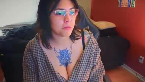 Snapshot of miacanela_xo chatting on February 24, 1:44 am Mia online show from February 24, 1:44 am