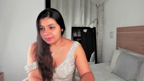 Snapshot of miadanielss chatting on March 8, 4:20 am IG Yojanagomez online show from March 8, 4:20 am