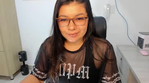 Snapshot of miadanielss chatting on March 1, 4:44 pm IG Yojanagomez online show from March 1, 4:44 pm