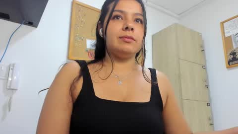 Snapshot of miadanielss chatting on March 8, 6:14 pm IG Yojanagomez online show from March 8, 6:14 pm