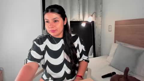 Snapshot of miadanielss chatting on March 7, 12:37 am IG Yojanagomez online show from March 7, 12:37 am