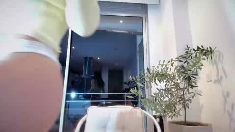 Snapshot of miaduval chatting on October 2, 11:21 pm Mia online show from October 2, 11:21 pm