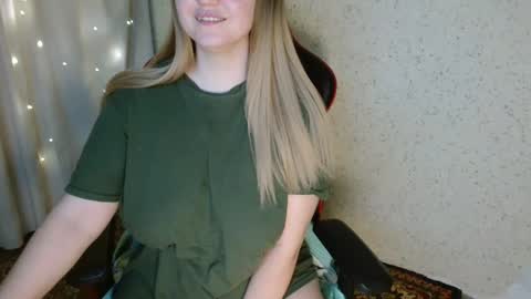 MiaFoxisJa online show from December 19, 5:38 pm