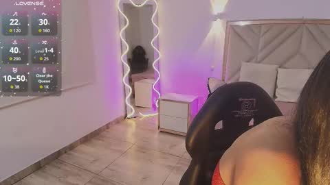 Mia online show from October 20, 4:04 am