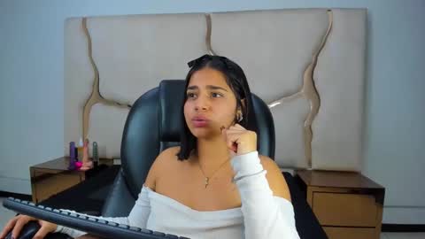 miahsex69 online show from September 12, 4:46 am