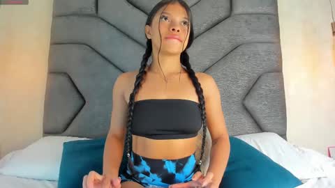 Snapshot of mialogan_ chatting on September 30, 3:34 am mia logan online show from September 30, 3:34 am