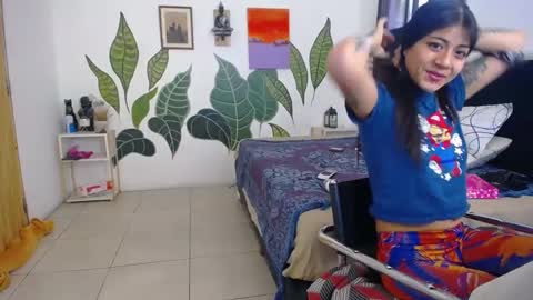 mialuisanasx online show from October 8, 8:35 pm