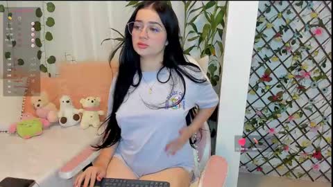 Snapshot of miamaiha chatting on February 23, 2:56 am mia 600am-1000am Colombia time online show from February 23, 2:56 am