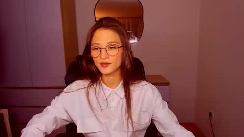 Mia online show from February 7, 7:29 pm