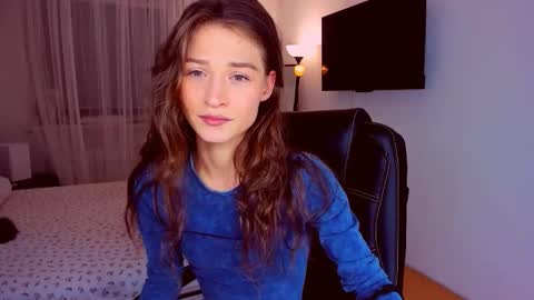 Mia online show from October 25, 6:15 pm