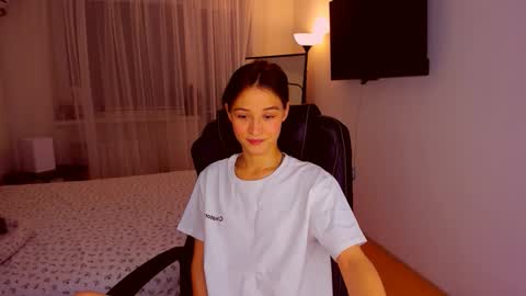 Snapshot of miapaw chatting on October 12, 9:06 pm Mia online show from October 12, 9:06 pm