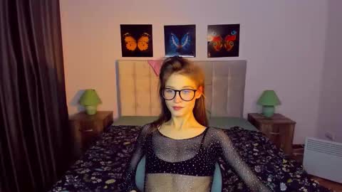 Snapshot of miapaw chatting on December 16, 7:00 pm Mia online show from December 16, 7:00 pm