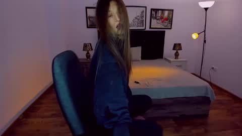 Snapshot of miapaw chatting on December 24, 6:39 pm Mia online show from December 24, 6:39 pm