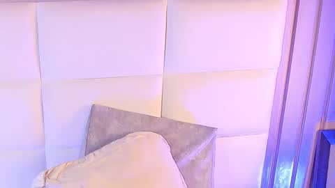 Mia online show from October 3, 8:36 pm