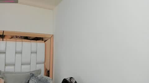 Snapshot of miavillalobos_ chatting on March 1, 12:45 pm Mia Villalobos online show from March 1, 12:45 pm