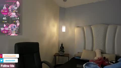 Snapshot of miavillalobos_ chatting on October 1, 11:59 am Mia Villalobos online show from October 1, 11:59 am