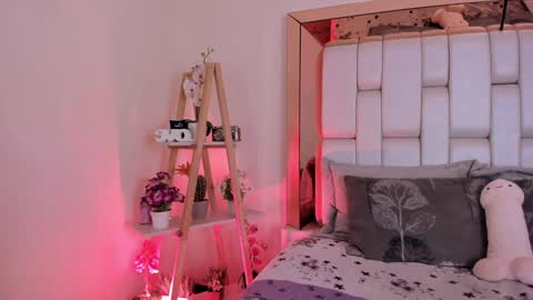 Snapshot of miavillalobos_ chatting on January 30, 8:21 pm Mia Villalobos online show from January 30, 8:21 pm