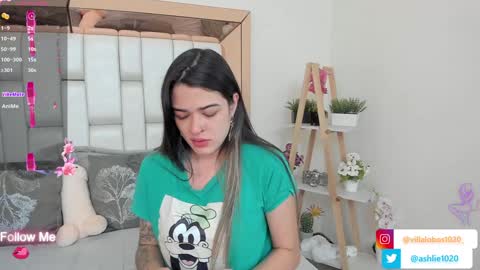 Snapshot of miavillalobos_ chatting on January 4, 7:24 am Mia Villalobos online show from January 4, 7:24 am