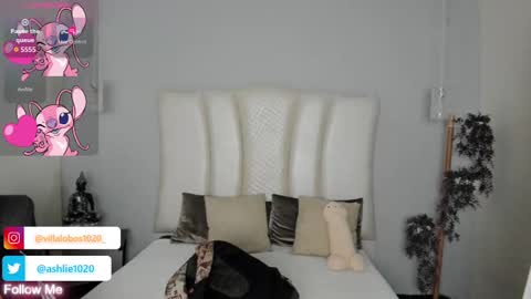 Snapshot of miavillalobos_ chatting on October 14, 11:57 am Mia Villalobos online show from October 14, 11:57 am