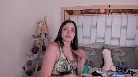 Snapshot of miavillalobos_ chatting on February 12, 10:03 am Mia Villalobos online show from February 12, 10:03 am