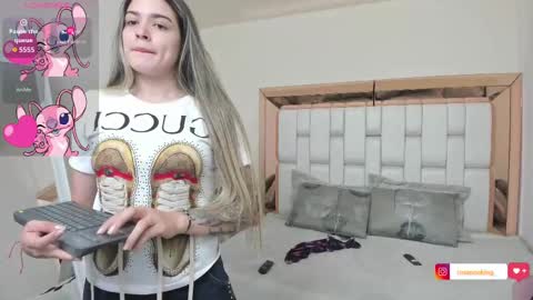 Snapshot of miavillalobos_ chatting on September 21, 3:21 pm Mia Villalobos online show from September 21, 3:21 pm