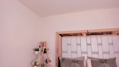 Snapshot of miavillalobos_ chatting on January 22, 4:44 am Mia Villalobos online show from January 22, 4:44 am
